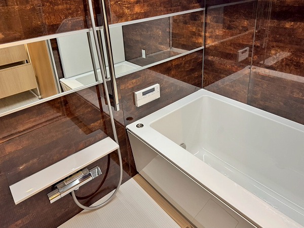 スタジオエアー白金_高級感のあるバスルームの写真