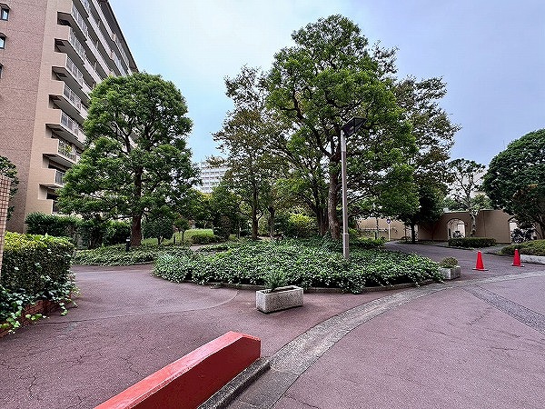 多摩川ハイム2号棟 敷地内