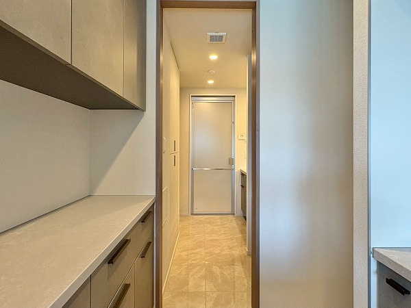 パークホームズ代々木西原_パウダールームに繋がる設計の写真