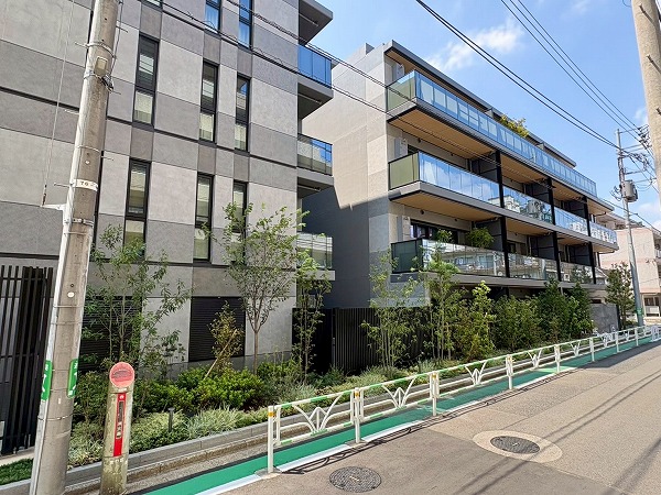 パークホームズ代々木西原　外観　左