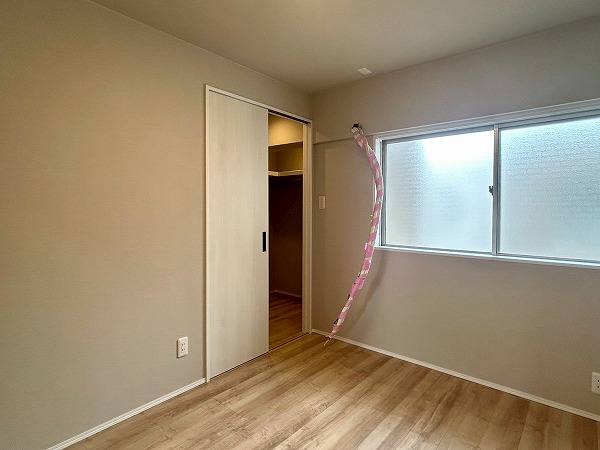 エスカイア高田馬場_WICを完備した洋室の写真