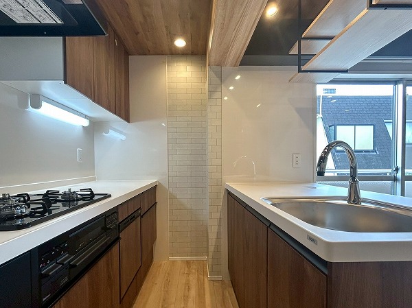 エスカイア高田馬場_広々使えるⅡ型キッチンの写真