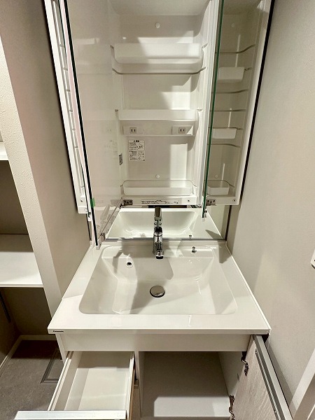 キャッスルマンション青葉台_洗面化粧台の写真