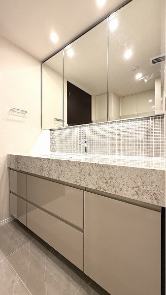 パークコート渋谷大山町ザプラネ清邸_独立洗面化粧台の写真