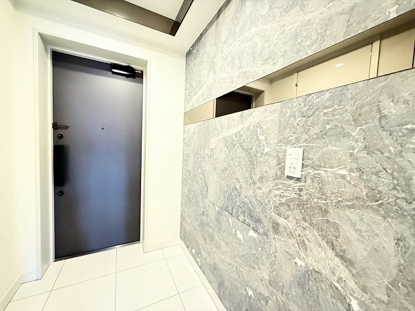 ジオ南青山_オシャレな玄関の写真