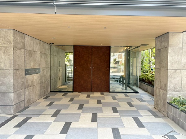 パークホームズ代々木西原　アプローチ