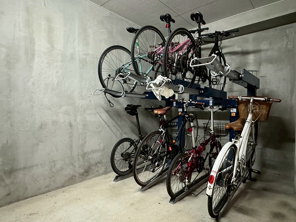 スタジオエアー白金 駐輪場