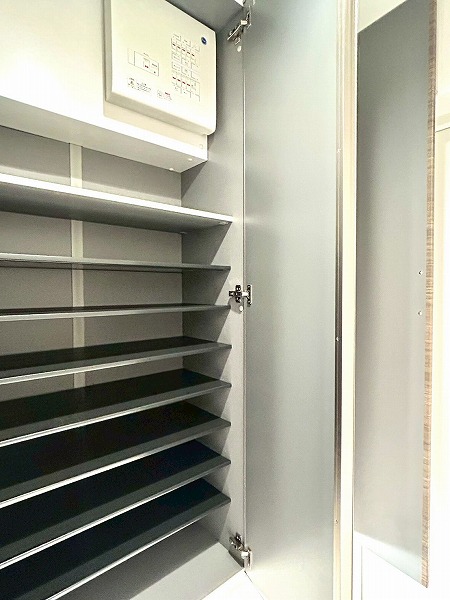 グリーンコート西荻窪_大きなシューズインクローゼットの写真