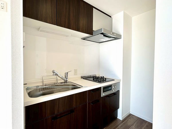 グリーンコート西荻窪_木目調のキッチンの写真