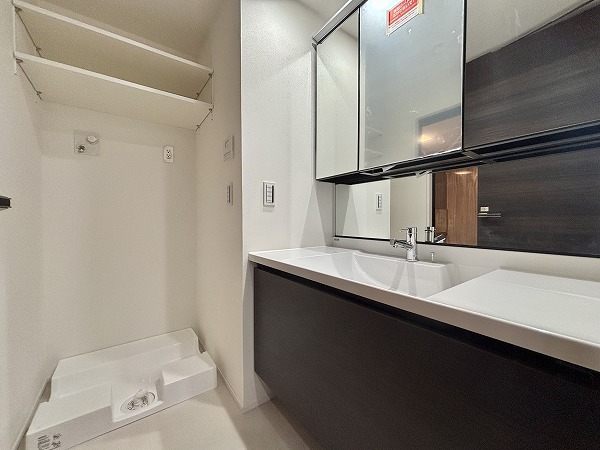 ザ・ガーデンテラス目黒_洗面化粧台があるサニタリールームの写真1