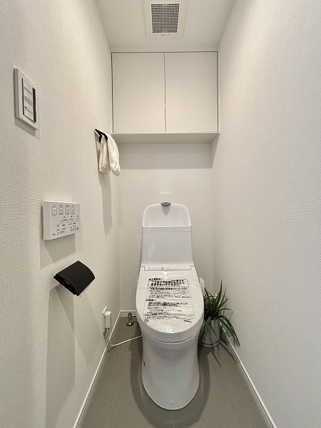 ダイアパレス四谷三丁目_白を基調としたトイレの写真