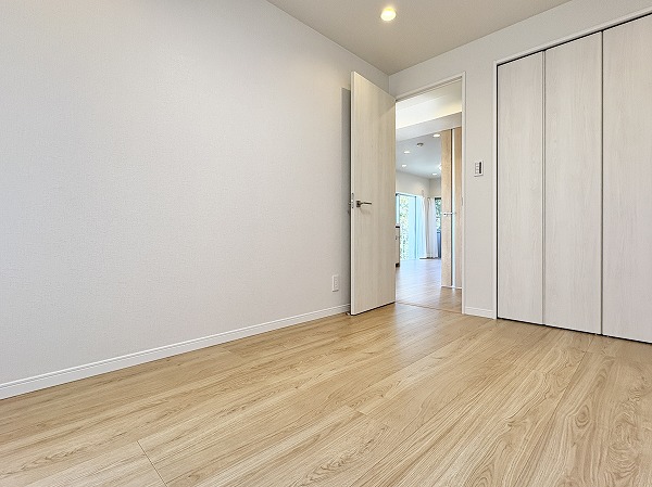 ドミール烏山_クローゼット完備の洋室の写真