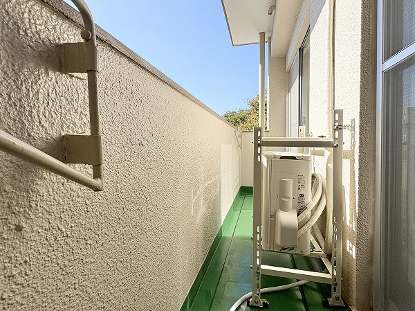 ドミール烏山_洋室からのバルコニーの写真