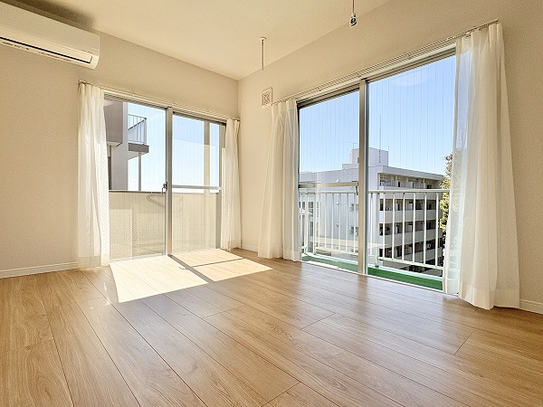 ドミール烏山_日当たり良好な洋室の写真