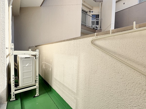 ドミール烏山_洋室からのバルコニーの写真1