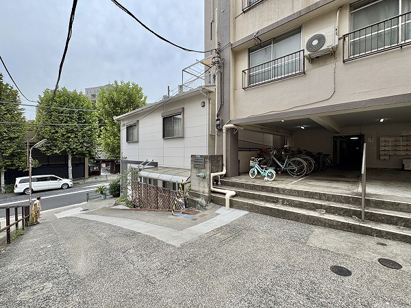 高輪マンション前の道