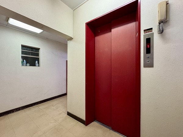 高輪マンション 1Fエレベーター前