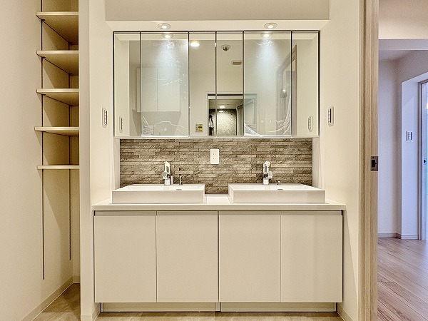 マンション雪谷テラス_2面ボウルの洗面化粧台の写真