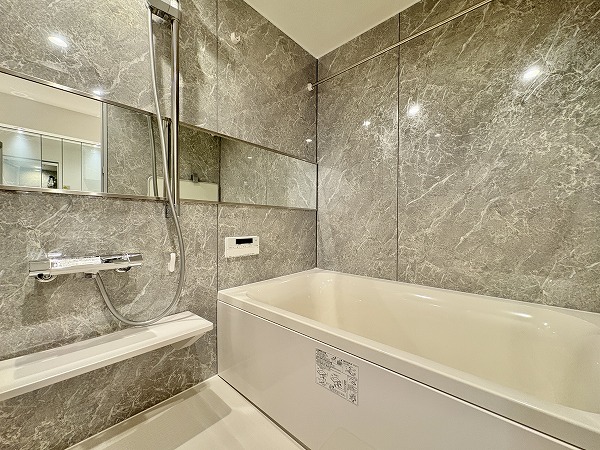 マンション雪谷テラス_シックなバスルームの写真