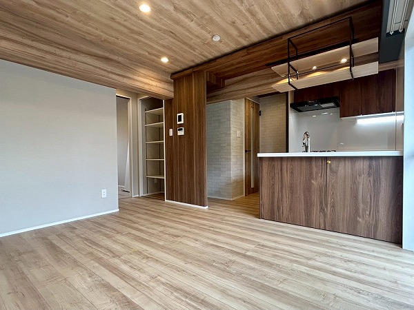 エスカイア高田馬場_収納が完備されたLDKの写真