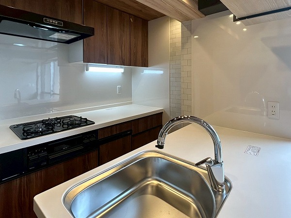 エスカイア高田馬場_ワークトップが広いキッチンの写真