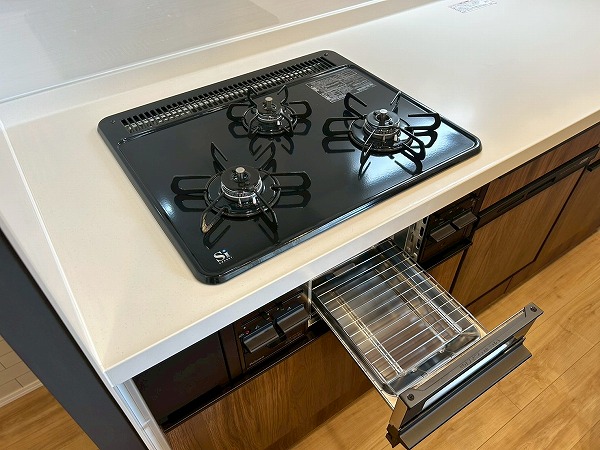 エスカイア高田馬場_グリル付きコンロの写真