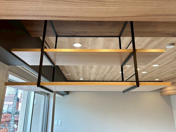 エスカイア高田馬場_キッチン上部の棚の写真