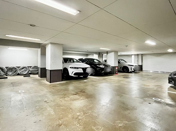 イースタンホームズ若林 駐車場