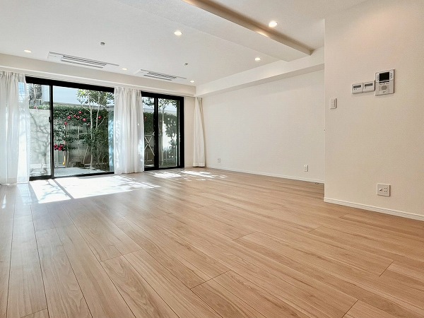 イースタンホームズ若林_開放感のあるリビングダイニングキッチンの写真2