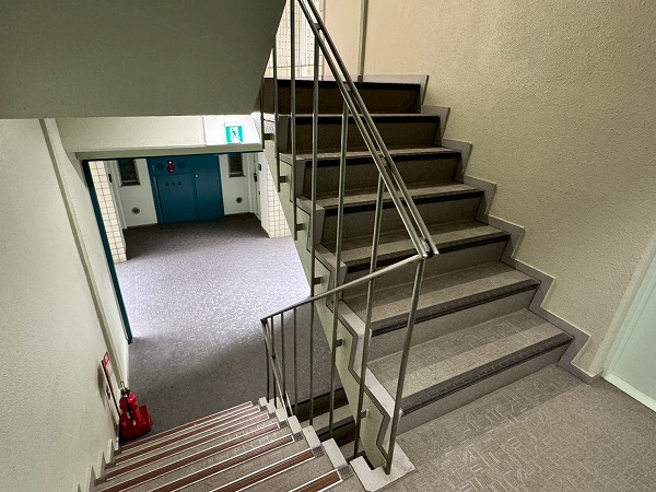グランドメゾン戸山　階段