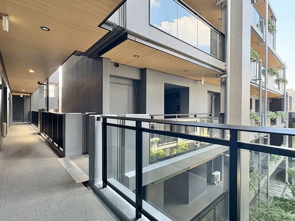 パークホームズ代々木西原　外廊下