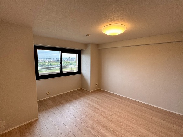 多摩川ハイム2号棟_広やかな洋室の写真4 