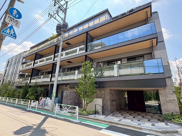パークホームズ代々木西原　外観　右