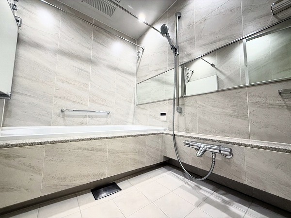 ジオ南青山_お洒落なバスルームの写真