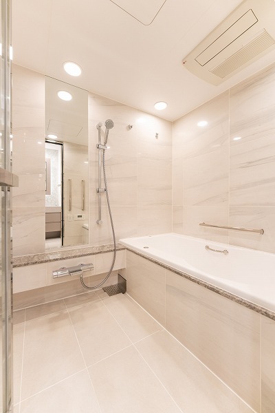 ザ・パークハウスグラン南青山_高級感があるバスルームの写真