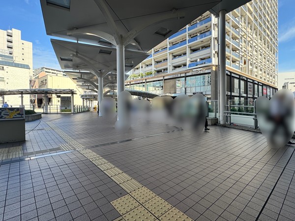 駅直結の遊歩道