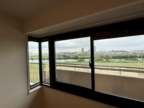 多摩川ハイム2号棟_広やかな洋室の写真5 