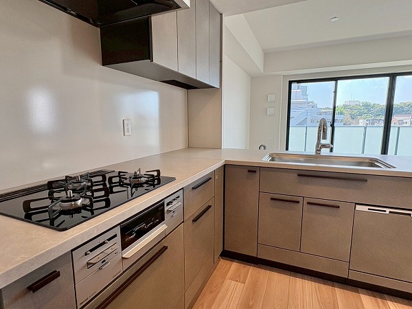 パークホームズ代々木西原_システムキッチンの写真