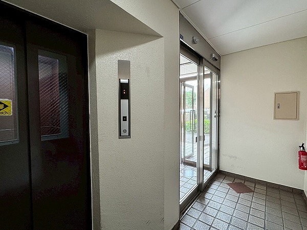 多摩川ハイム2号棟 エントランス内