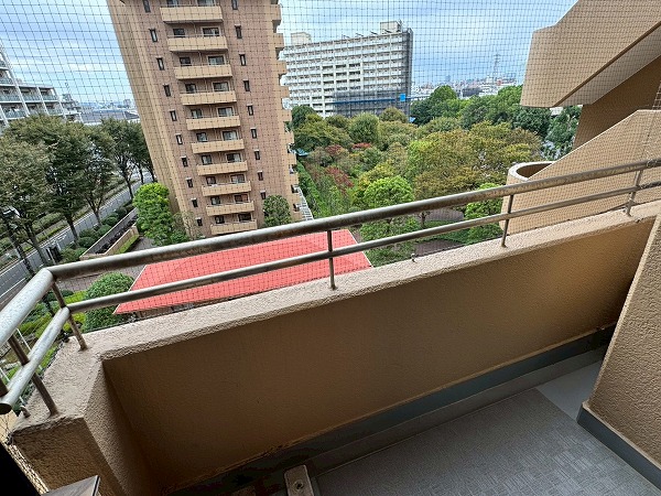 多摩川ハイム2号棟_コンパクトな洋室のバルコニーの写真 