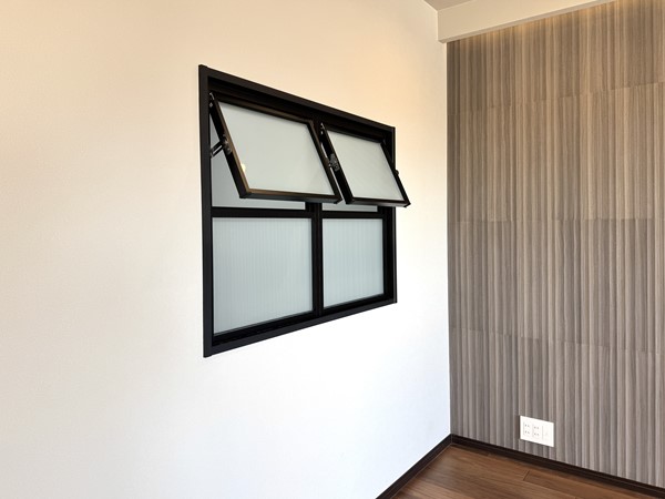 東京ナイル_室内窓の写真