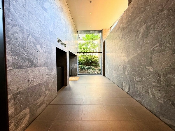 ジオ南青山 エントランス