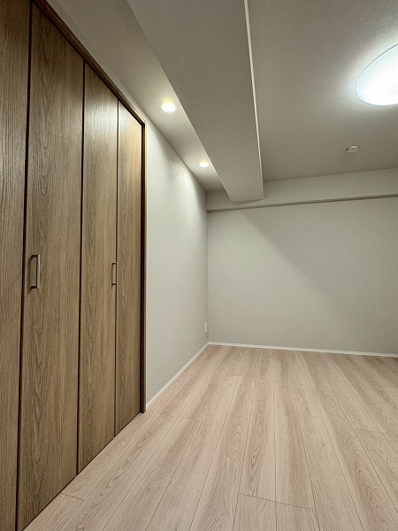 多摩川ハイム2号棟_広やかな洋室の写真 