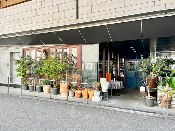 イタリア料理店　AMBiGRAM