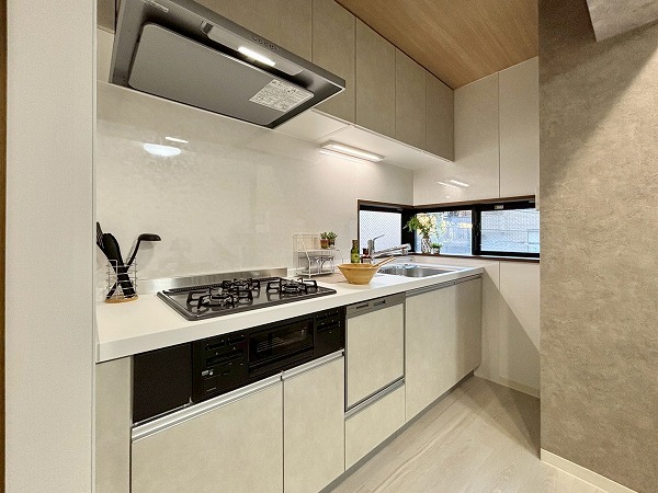 エクセレンス目黒_リノベーション済みのキッチンの写真