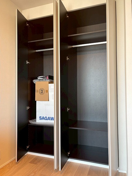 テラス渋谷美竹_クローゼット付きの洋室の写真1