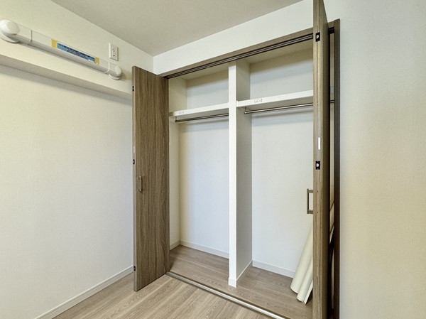 ライオンズマンション大森_洋室収納の写真2