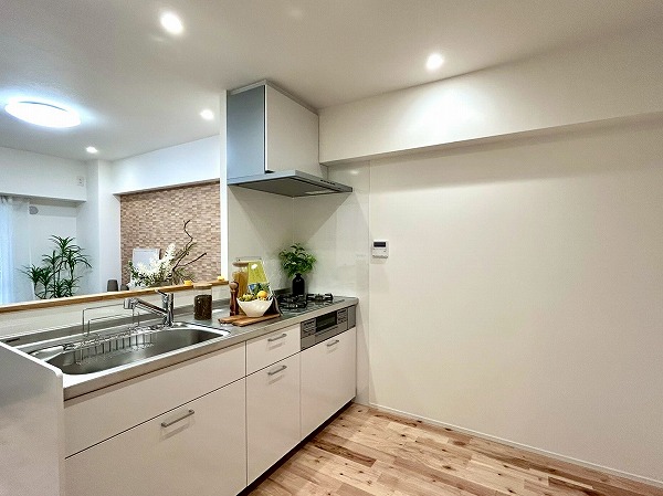 ライオンズマンション新宿東公園_リノベーション済みのキッチンの写真