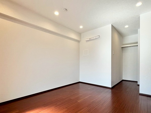 インペリアル広尾_収納が付いた洋室の写真