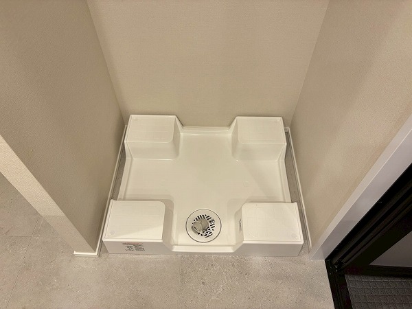 テラス渋谷美竹_上部に収納がある洗濯機置き場の写真2